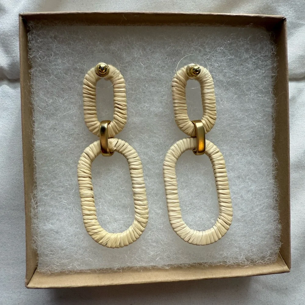 Fashion Jewelry Cream Oval Earrings - Picture 3 of 3